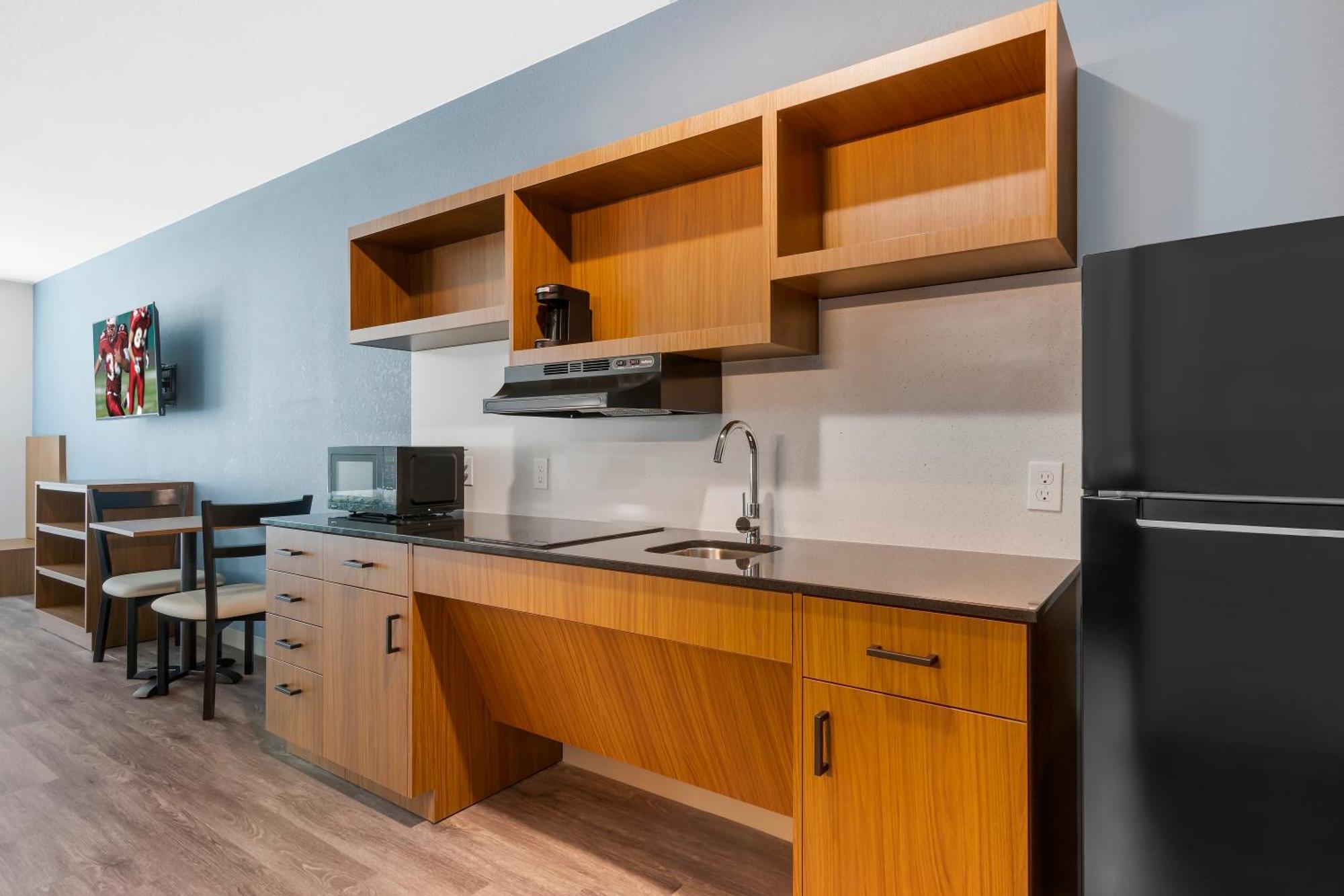 Hometowne Studios By Red Roof Tampa - Airport West Chase Экстерьер фото