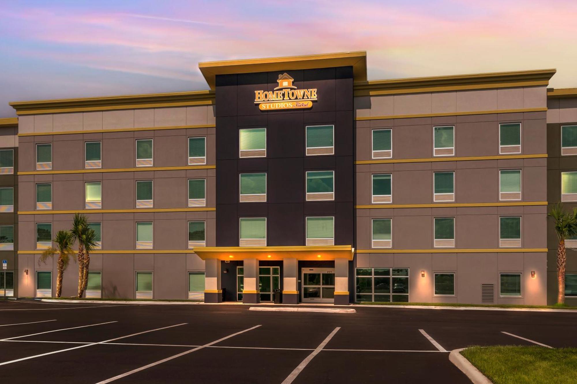 Hometowne Studios By Red Roof Tampa - Airport West Chase Экстерьер фото